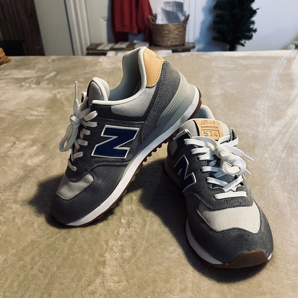 New balance 574 is great condition! Grey and royal blue, women’s size 7!